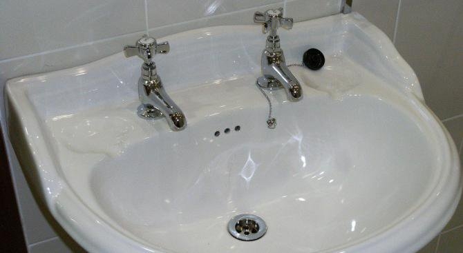 На 2 места спират водата в София днес