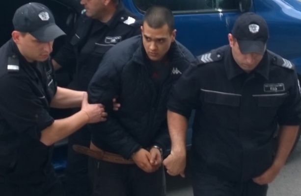 Помните ли хулигана Живко, който нарита възрастна бургазлийка на спирка? Съдебномедицинската му експертиза доказа, че... 