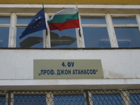 Първо в БЛИЦ! Ужасът в клас продължава! Майка от София пусна дъщеря си на училище, но после...