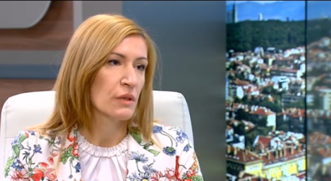 Ангелкова открехна завесата има ли напрежение между нея и Валери Симеонов 