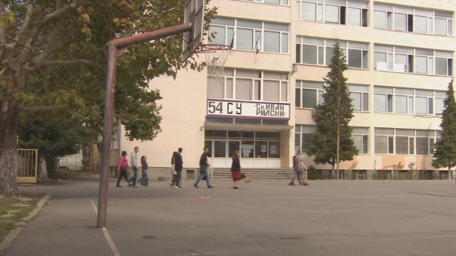 Училище изнудва родители за "доброволни" дарения
