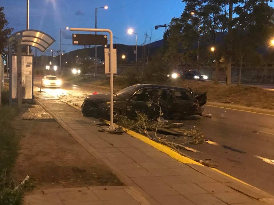 Зрелищна катастрофа в София! Очевидци се питат как е станало (СНИМКА)