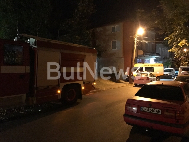 Огромна трагедия във Враца! Пожарникари разбиха врата на апартамент и се натъкнаха на нещо ужасяващо (СНИМКИ)