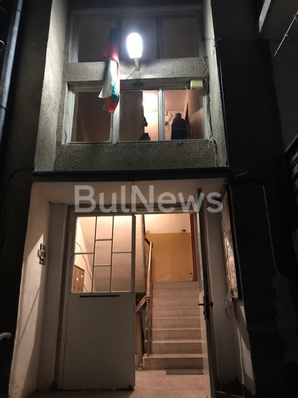 Огромна трагедия във Враца! Пожарникари разбиха врата на апартамент и се натъкнаха на нещо ужасяващо (СНИМКИ)