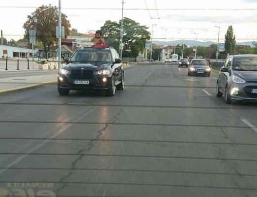Знойна каскадьорка втрещи пловдивчани (СНИМКИ)