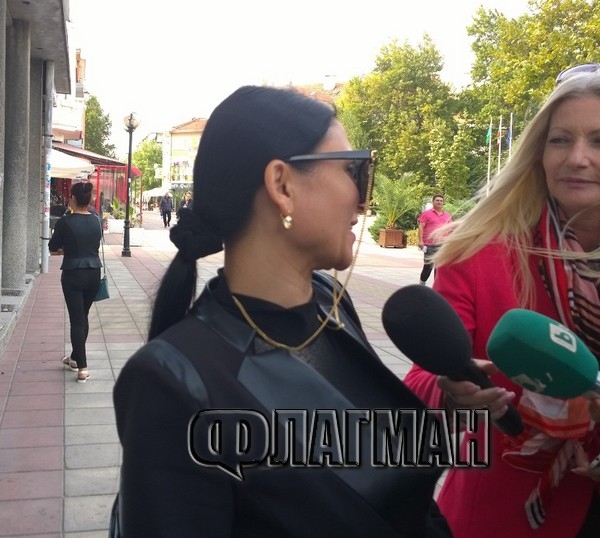 Софи Маринова се появи в съда в Айтос в траурно черен тоалет и едва отрони... (СНИМКИ)