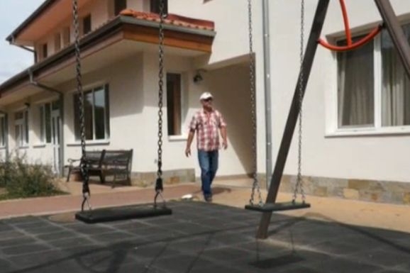 Брутална агресия в Смолян! Младеж нападна с юмруци и лопата социална служителка