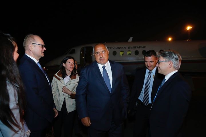 Борисов показа СНИМКА от летището в Талин и съобщи...