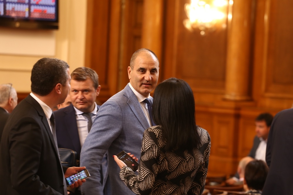 Сензационно в БЛИЦ! Стана ясно кой иска главата на МВР-шефа! "Червеният Цветанов" напъва за стола на Радев!
