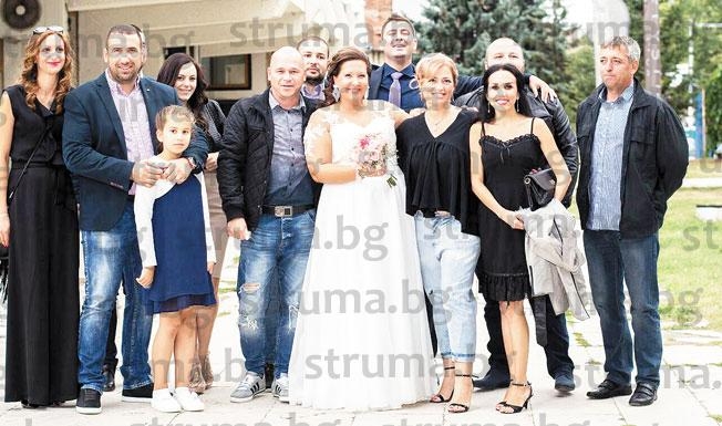 Цял Кюстендил ахна от изненадата, която тази булка направи на любимия си (СНИМКИ)