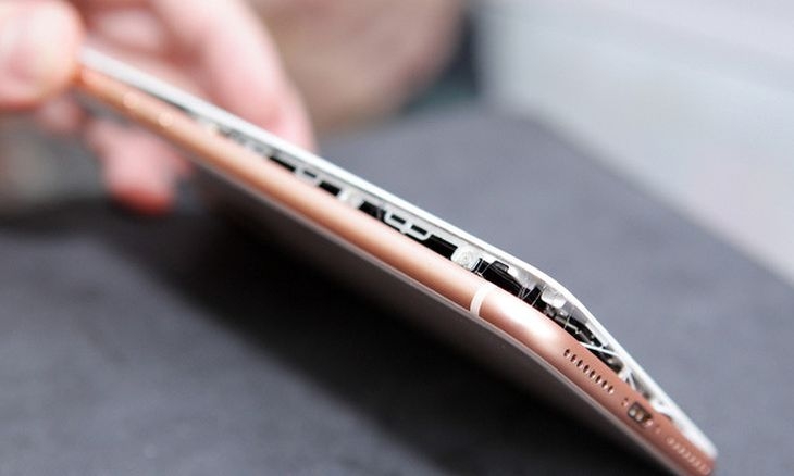 Дежавю! Историята се повтаря - мъж си купи iPhone, а той се самовзриви! (СНИМКИ)