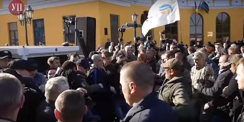 В Одеса се биха заради Саакашвили (ВИДЕО)