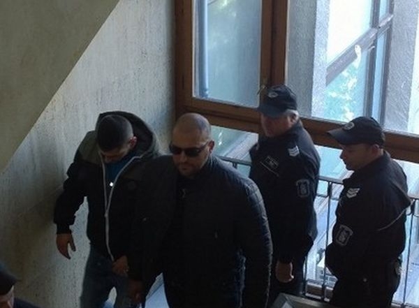 Луд екшън! Гринго беснее в съда, скочи на охраната, а Софка и баба му ридаят неутешимо! (ВИДЕО)