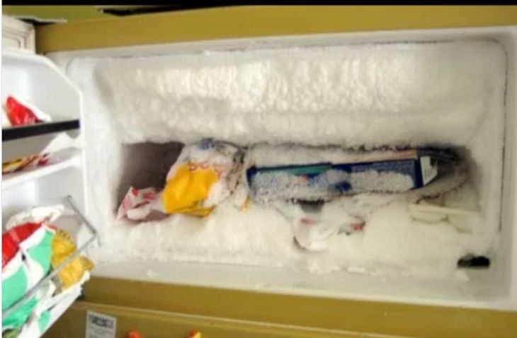 С помощта на този гениален трик вече няма натрупване на лед във фризера
