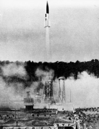 Преди 75 години ракетата Фау-2 преобръща представите ни за оръжие и война