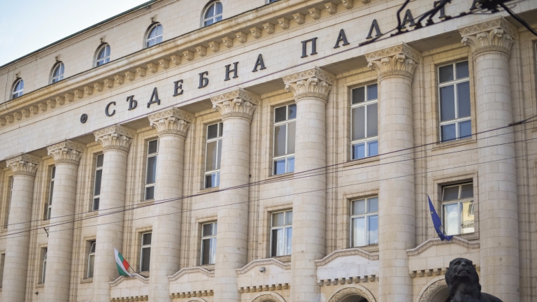 Грозно и срамно! Прокурор от София пласирал млада жена за съвкупления с трима клиенти, Цацаров му вдигна мерника
