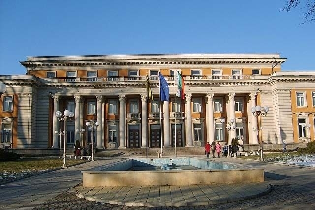 Перник фалира! Съдия изпълнител запорира сметките на града!