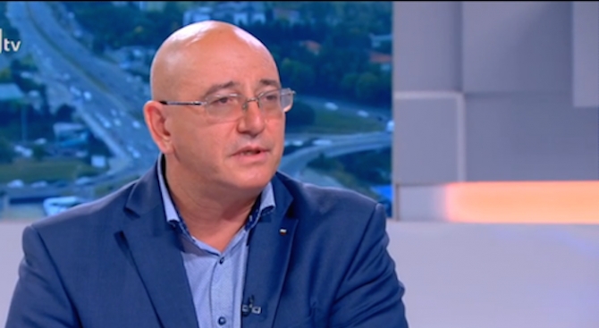 Ревизоро култов: Марешки да казва на Емо Чолаков кога изгрява Слънцето