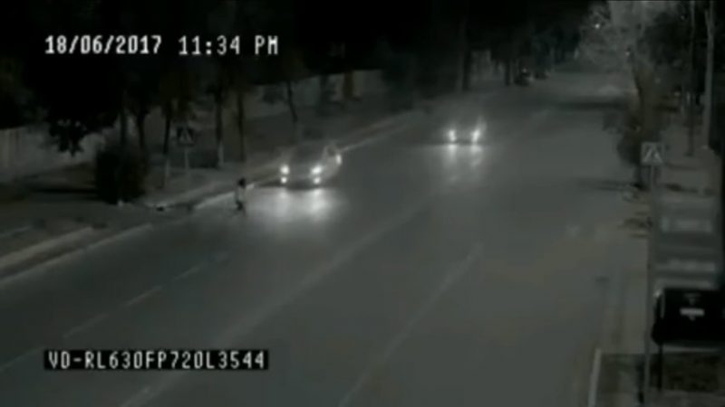 ВИДЕО как призрак спасява момиче от сигурна смърт при катастрофа раздели мрежата на две 