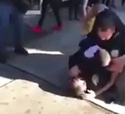 Американски полицай смля от бой крадлив тийнейджър (ВИДЕО)
