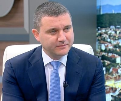 Финансовият министър коментира скандала с Антон Тодоров и разкри "киселее" ли още съпругата му 
