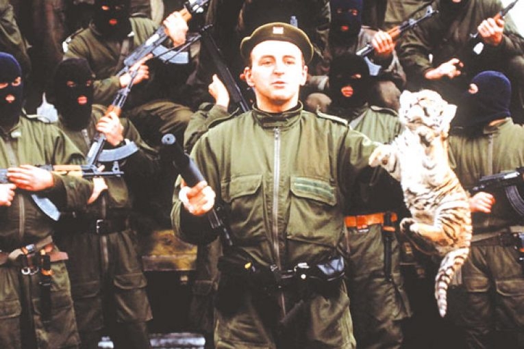 Кървав скандал разтресе Благоевград! Плакат на Аркан, държащ тигър, хранен с човешко месо, подля вода на кандидат-сенатор в АУБ 