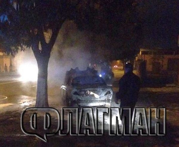 Пламна ягуарът на адвоката на Баневи в Бургас! (СНИМКИ)