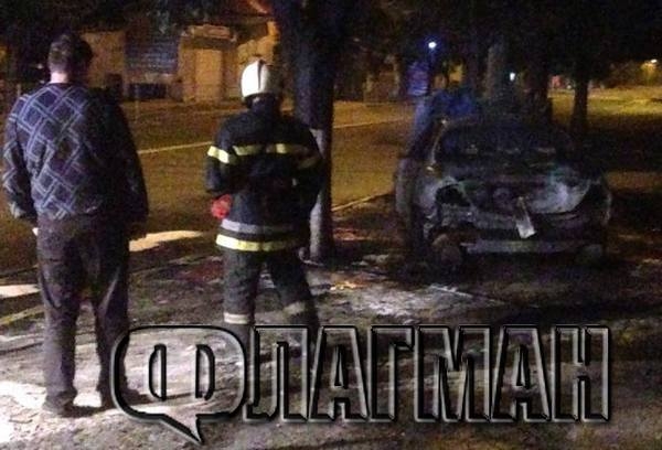 Пламна ягуарът на адвоката на Баневи в Бургас! (СНИМКИ)