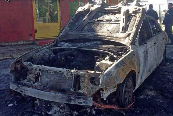Първа версия за пламналия "Ягуар" на адвоката на Баневи, ето какво остана от колата (СНИМКИ)