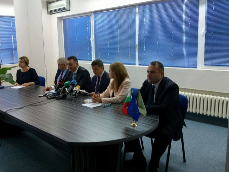 Скандално разкритие първо в БЛИЦ! Ало измамниците наричали арестувания пловдивски полицай "Шефе", а той се отплащал за подкупите с обещания за "чадър"! (СНИМКИ)