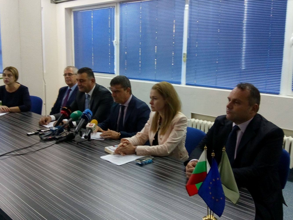 Скандално разкритие първо в БЛИЦ! Ало измамниците наричали арестувания пловдивски полицай "Шефе", а той се отплащал за подкупите с обещания за "чадър"! (СНИМКИ)
