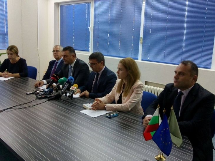 Скандално разкритие първо в БЛИЦ! Ало измамниците наричали арестувания пловдивски полицай "Шефе", а той се отплащал за подкупите с обещания за "чадър"! (СНИМКИ)