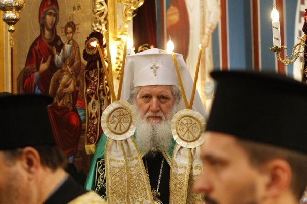 Дядо Неофит освети нов храм навръх рождения си ден (СНИМКИ)