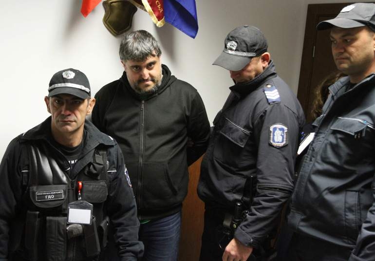 Измамникът Спас уреждал срещи на политици с протестъри