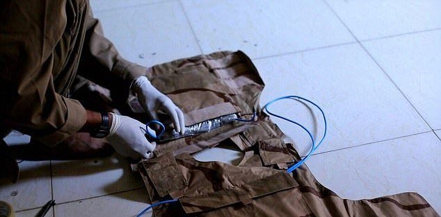 Публикуваха СНИМКИ от фабриката на "Ислямска държава" за производство на пояси за самоубийствени атаки