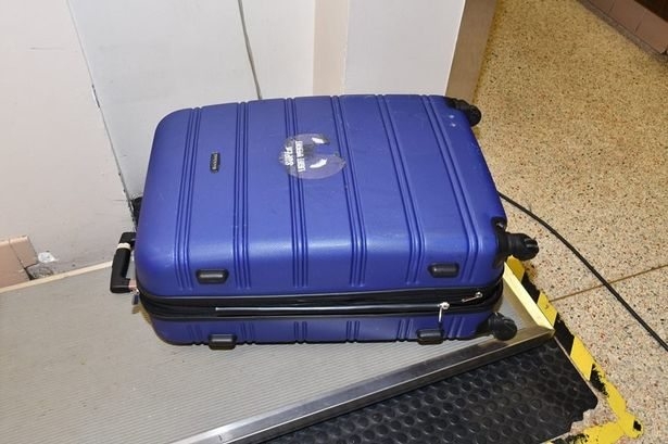 Той бе 50 пъти наръган с нож и напъхан в куфар, но се бори за живота си цели два дни (СНИМКИ)