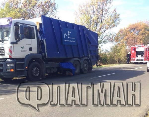 Огромна трагедия край Бургас: Млад айтозлия загина след зверска катастрофа, трупът му лежи под гумите на камион (СНИМКИ 18+)