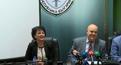 Извънредно! Прокуратурата с горещи разкрития за спецакцията, разтърсила Бургас! Арести имало и в други три града, но те били заради...