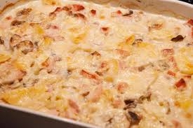 Разкошно кулинарно чудо с картофи, шунка и кашкавал