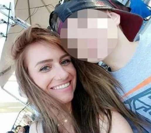 Млада учителка и майка на 2 деца съблазни 14-годишен тийнейджър, но той не е единствената плячка на секс тигрицата (СНИМКИ)