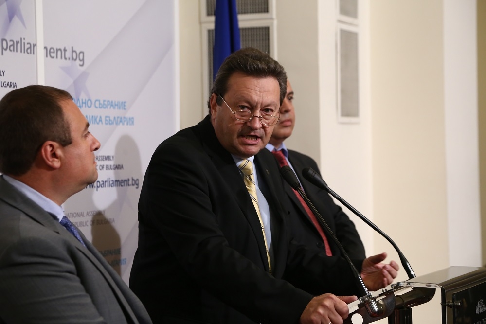 ГЕРБ и БСП в лют спор за промените в Закона за енергетиката