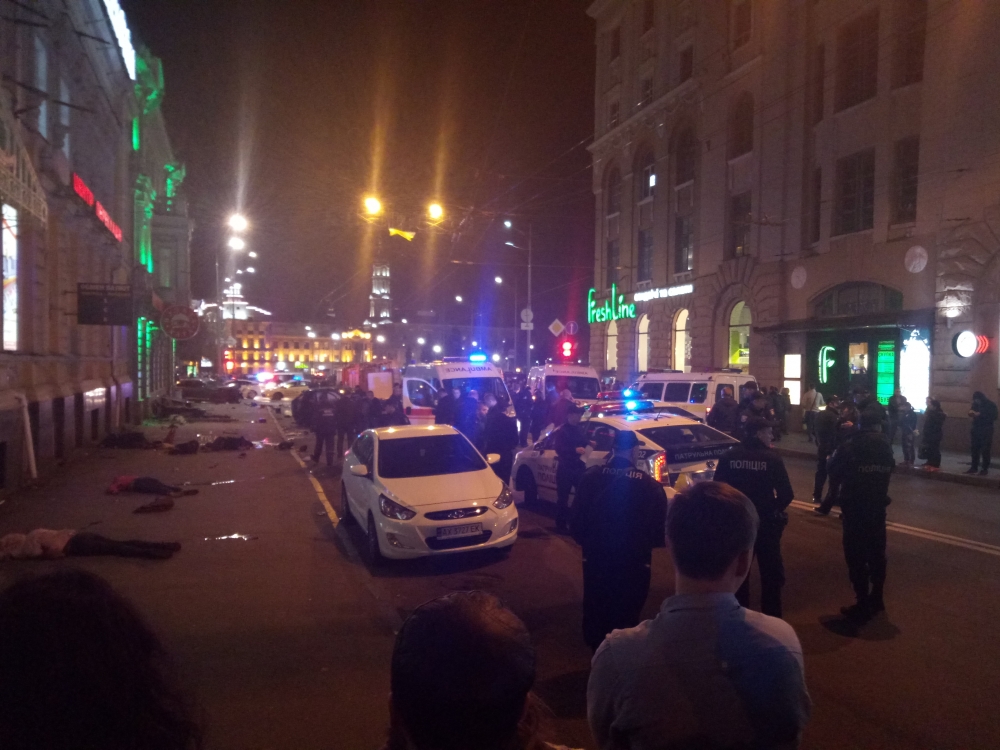 Извънредно в БЛИЦ! Ужас в Харков! Джип "Лексус" се вряза в тълпа - трупове лежат по тротоара (ВИДЕО/СНИМКИ 18+)