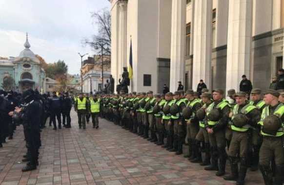 Решаващ ден за третия Майдан: Протестиращите обещаха да държат депутатите в плен, докато не изпълнят исканията им
