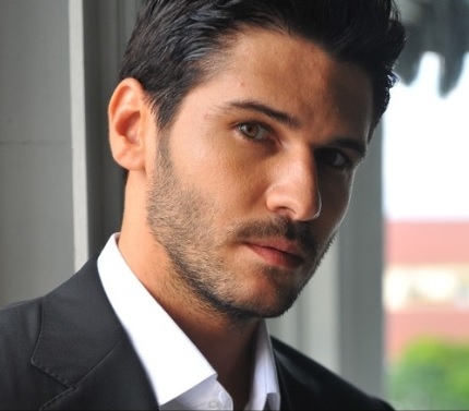 Супер пикантерии за интимния живот на секси турския актьор Толгахан! Сменя жените като носни кърпички, но...