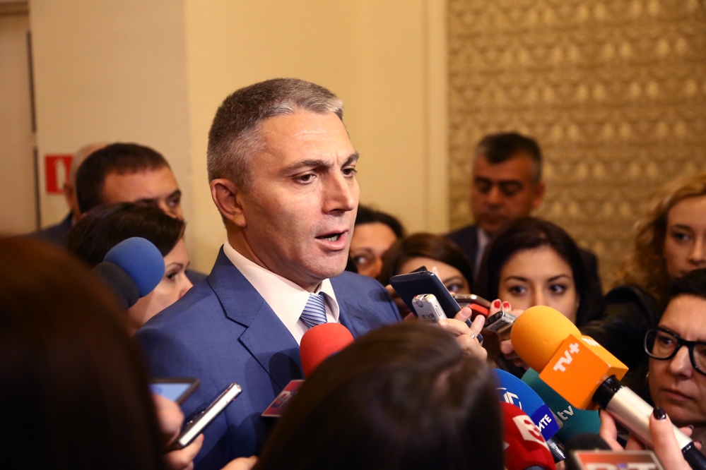 Карадайъ: Заблудените ще бъдат приети обратно в ДПС, но предателите и паразитите...