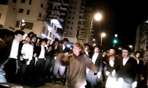 Жена-войник ступа евреи с голи ръце, пречили ѝ да мине с колата (ВИДЕО)