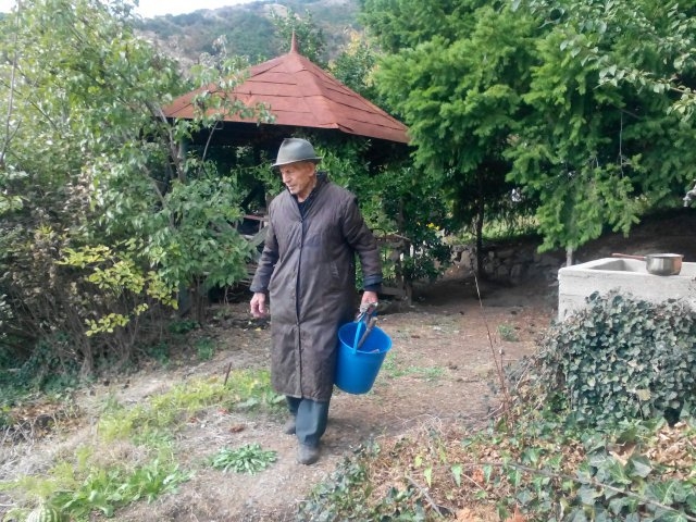 Ветеранът от ВСВ дядо Чоно, който подпали гаража на социален работник, се размечта за сирийка