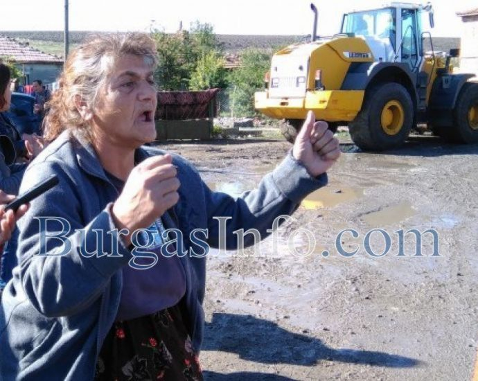 Ужасът на Галя от Равнец: Гледах как вълната върти 2-годишното ми внуче!
