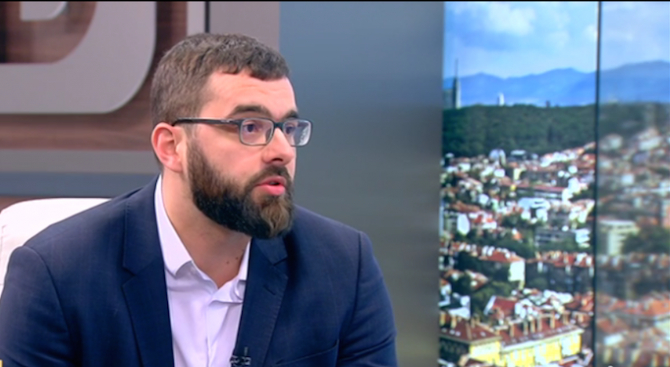 Депутат от БСП защити Нинова от нападките на Румен Овчаров