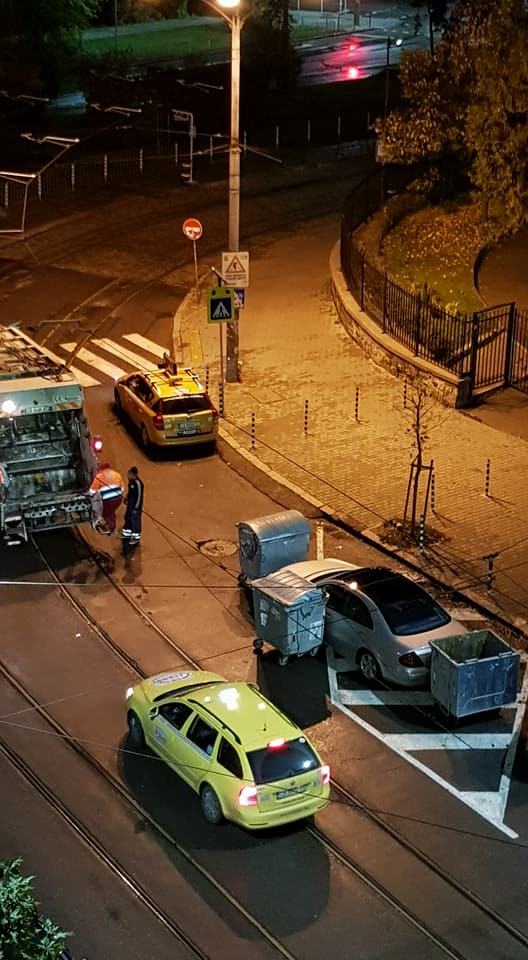 Само в БЛИЦ! Този тузарски мерцедес на столичен булевард взриви социалните мрежи! (СНИМКИ)